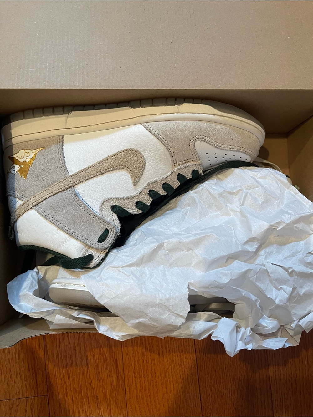 Nike Men’s Low-Top Sneakers in White, Beige & Dark Green